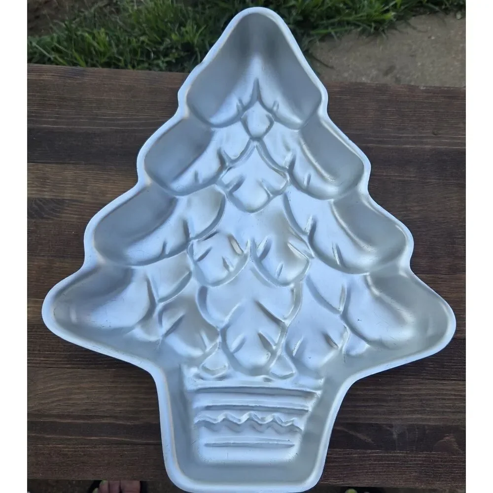 Vintage 1972 Wilton Christmas Tree Cake Pan Mold #502-1107 Korea